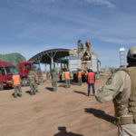 Contrabandistas embisten vehículo oficial, matan a funcionario aduanero y hieren a dos militares
